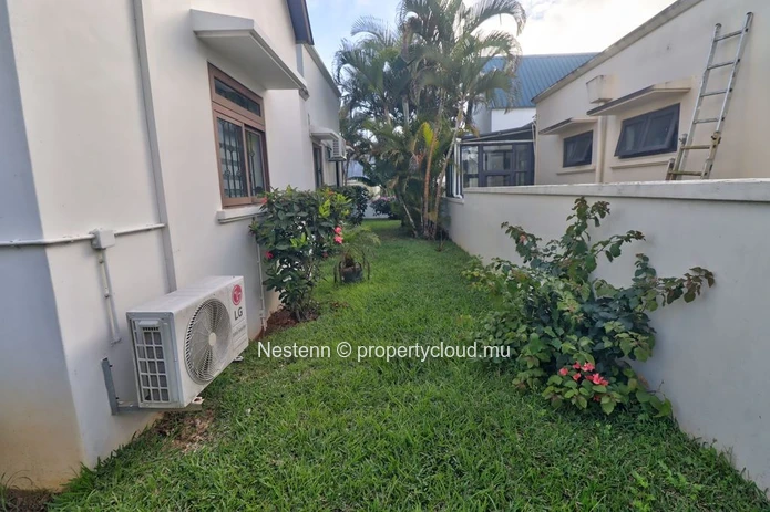 Modern single-storey villa with 3 bedrooms