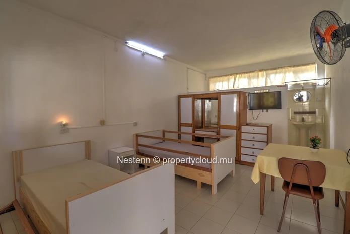 Seafront commercial property 