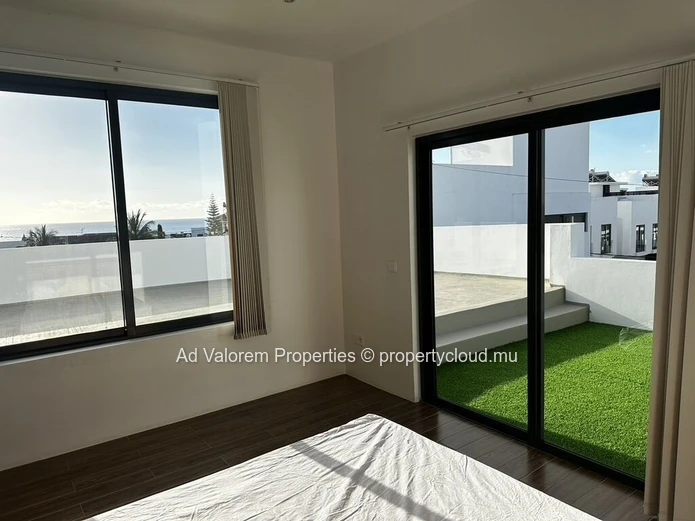 FOR SALE | Beautiful Fully Renovated House with Swimming Pool and Sea View – Flic-en-Flac