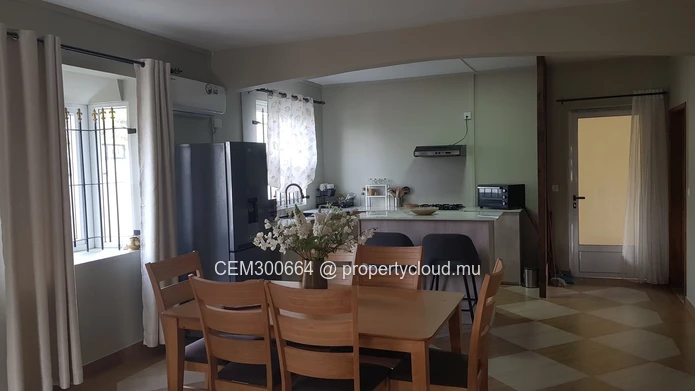 Appartement meublé au rez-de-chaussée à louer – Trou aux Biches