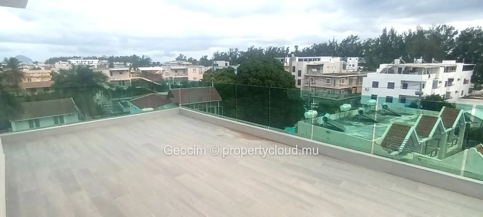Flic en Flac A 300 m de la plage Penthouse neuf de 3 càc 2 sdb Grande terrasse. Parking Privé. Piscine commune. Acces... (Mandat exclusif)