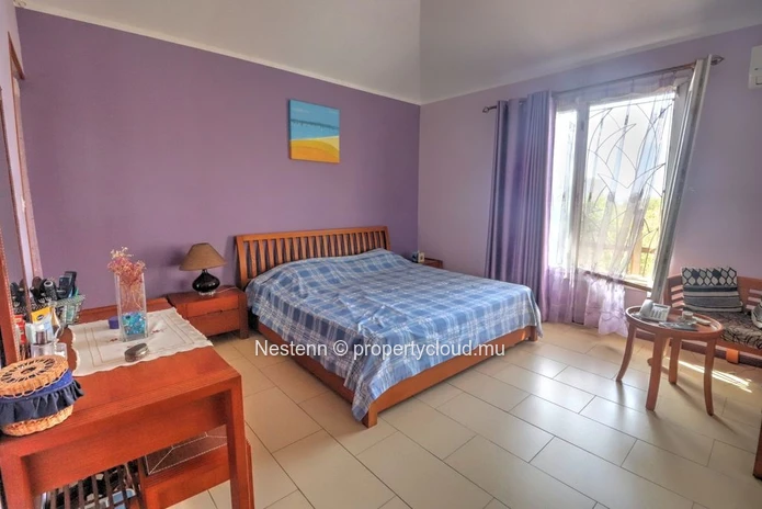 Spacious family home with swimming pool and beautiful living spaces