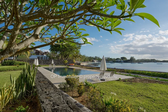 Penthouse meublé de 320 m² à louer à Péreybère avec piscine