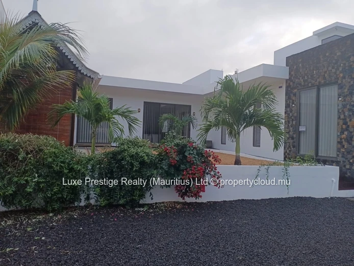 Modern 3-Bedroom Villa for Rent in Calodyne | Secure Gated Property with Veranda, Kiosk & Private Parking