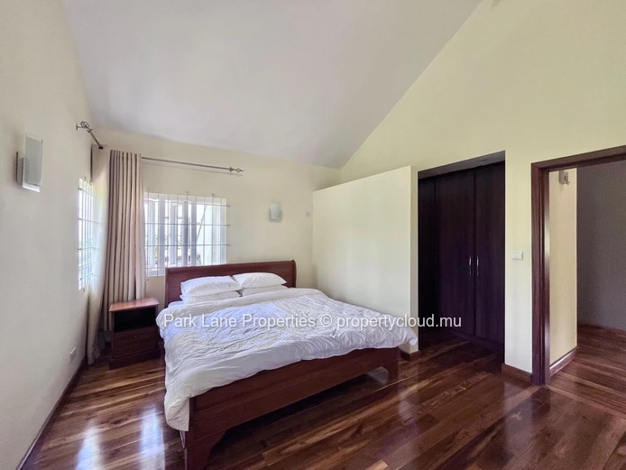 Elegant furnished home renovated recently with pool & garden in prime Floréal Location