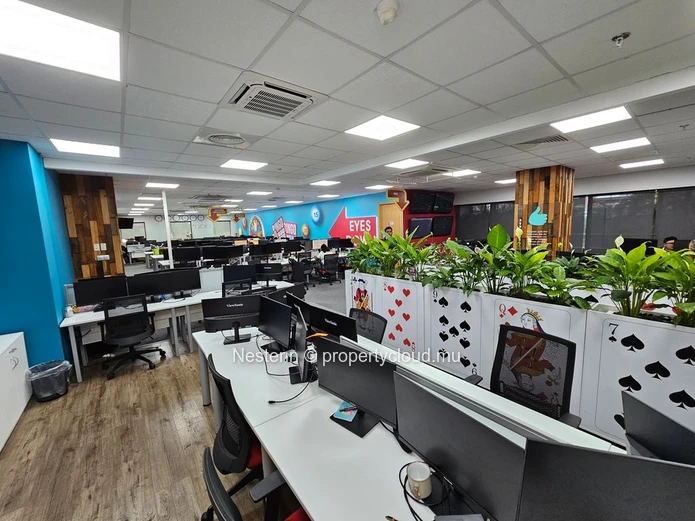 Bureau de 668 m² 