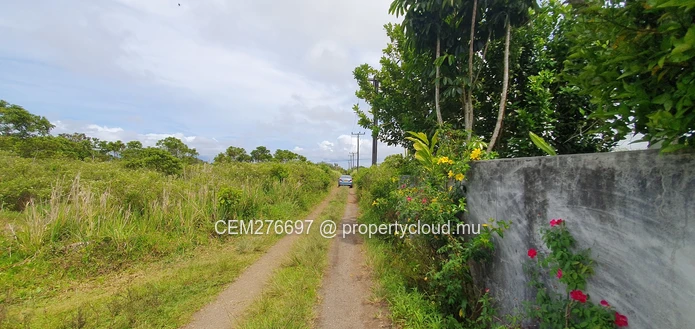 Terrain résidentiel/commercial de premier ordre à vendre – Camp Fouquereaux