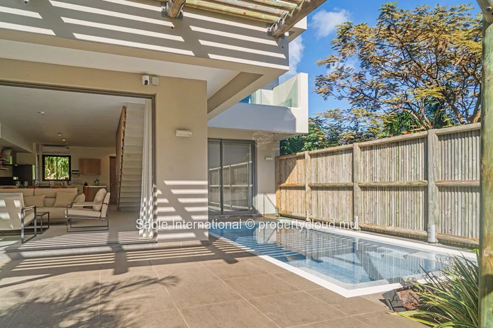 Furnished 3-Bedroom Duplex for Rent in Calodyne, 220m²