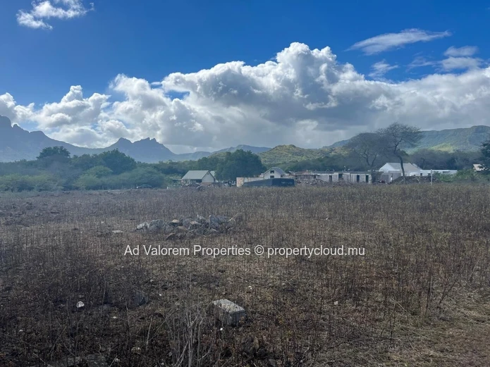 2,470m² Residential Land for Sale in Rivière Noire