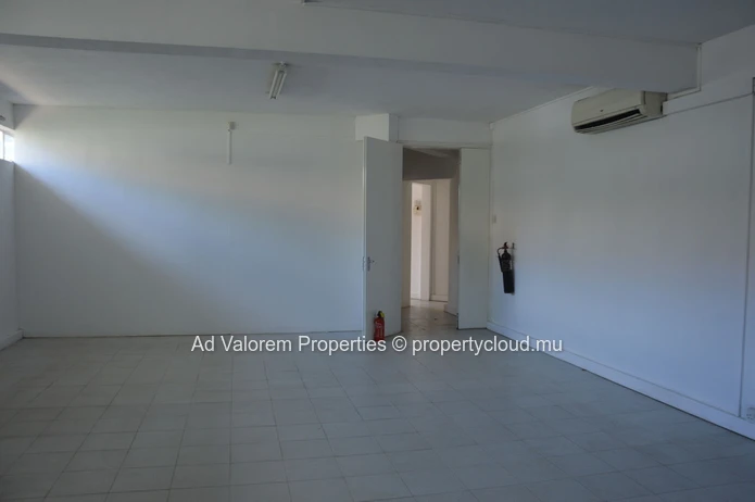 Propriété commerciale et industrielle de premier choix à louer – Pointe aux Sables (GRNO) (Mandat exclusif)