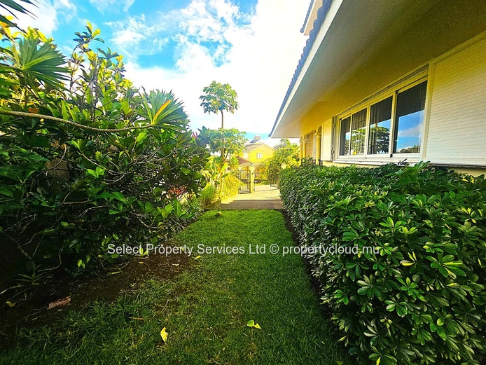 Charming spacious 4 Bedroom House for Sale in Floreal