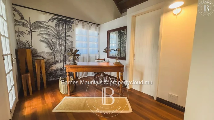 POINTE AUX CANONNIERS - Extraordinary Villa with 5 Bedrooms