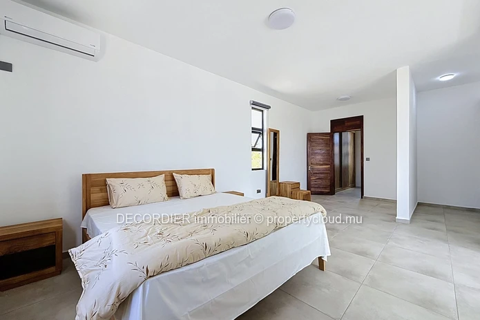 Contemporary elegance in the heart of Pereybère