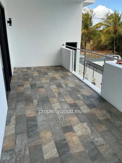 À LOUER – Superbe villa moderne avec piscine chauffée et couverte à Calodyne ?? Villa neuve de 200 m² – 3 chambres + ...