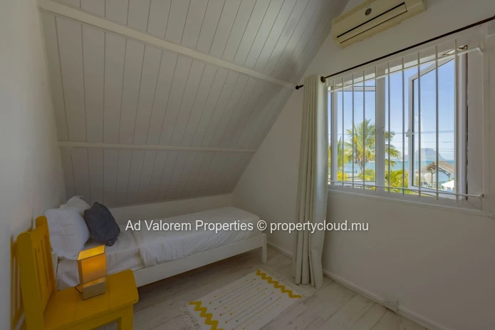 Charmante Maison en Seconde Position Avec Accès Direct à la Plage de La Preneuse