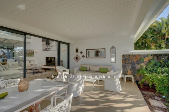 A rare property, both elegant and private, fully dedicated to an exceptional lifestyle