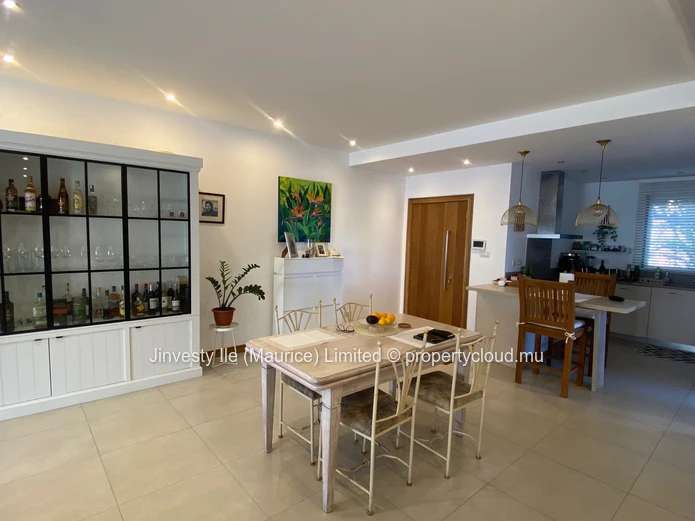 Pereybere: 171 m² apartment, 3 bedrooms, two terraces and shared pool