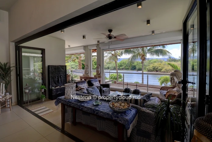 Furnished 4-bed duplex with river and mountain views, and close to the beach