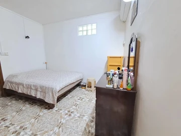 6 Bedroom House