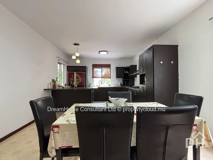 Family home for sale by the beach in Albion