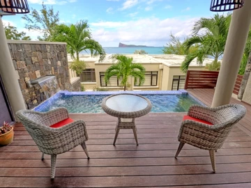 3-bedroom modern townhouse facing the sea