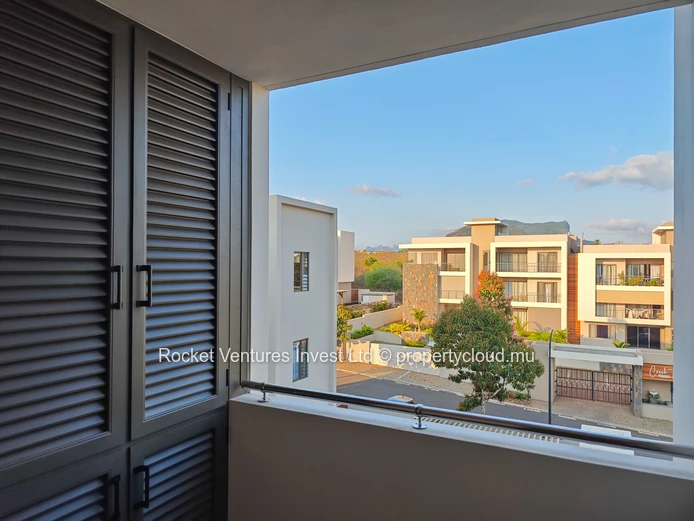 3-Bedroom Penthouse with Rooftop Jacuzzi and Sea View in Flic en Flac, West