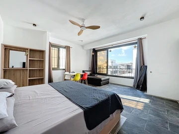 7 Bedroom House