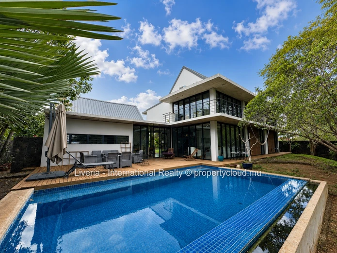 Coastal living in an established estate