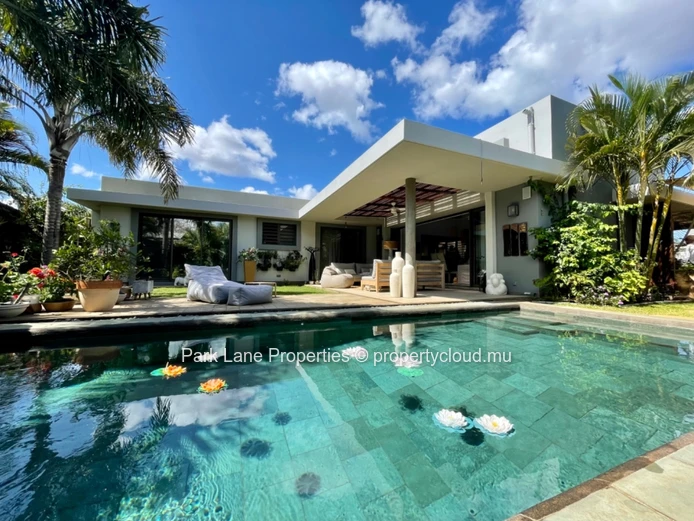 Splendid RES villa within a residential complex for sale!