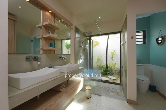 A vendre magnifique villa dans une residence accessible aux etrangers à Grand Baie, La Salette.