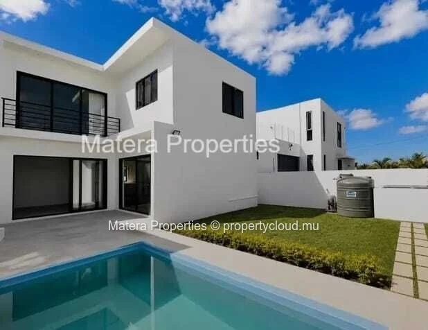 Villa de 2 chambres avec piscine privée à vendre près de The Precinct, The Vale