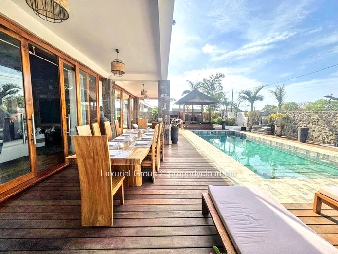 Magnifique Villa Balinaise de 4 Chambres en Suite
