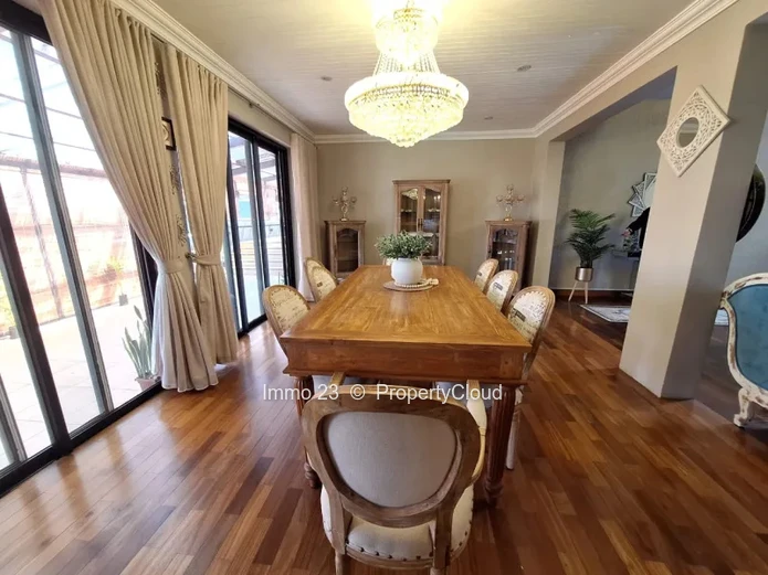 Maisons / Villas - 5 chambres - Curepipe