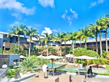 Aparthotel studio for sale - 60 meters to the beach and restaurants 