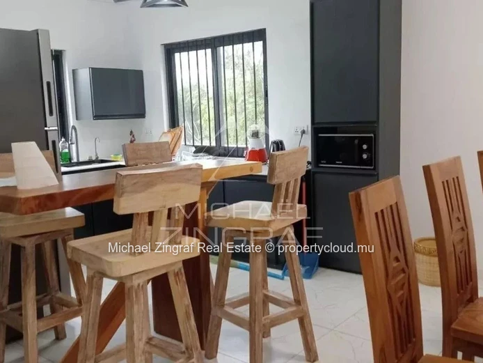 Villa de 4 Chambres avec Piscine à Calodyne