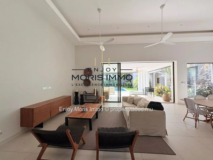 Luxury contemporary villa for sale in Grand Bay – 4 bedrooms | Private swimming pool | Secured residence | 300 sqm