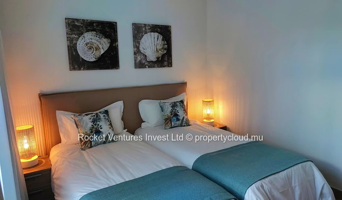 Appartement Moderne de 3 Chambres avec Jacuzzi & Terrasse