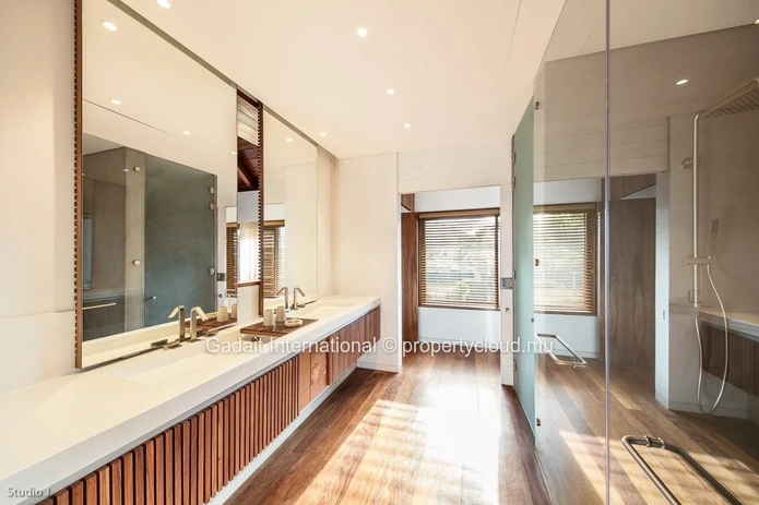 Élégance architecturale et nature préservée : une villa d'exception à Anahita Beau Champ