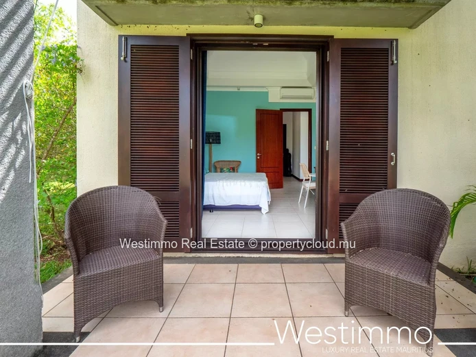 TAMARIN - Villa for sale in Tamarina on golf course with pool and garden