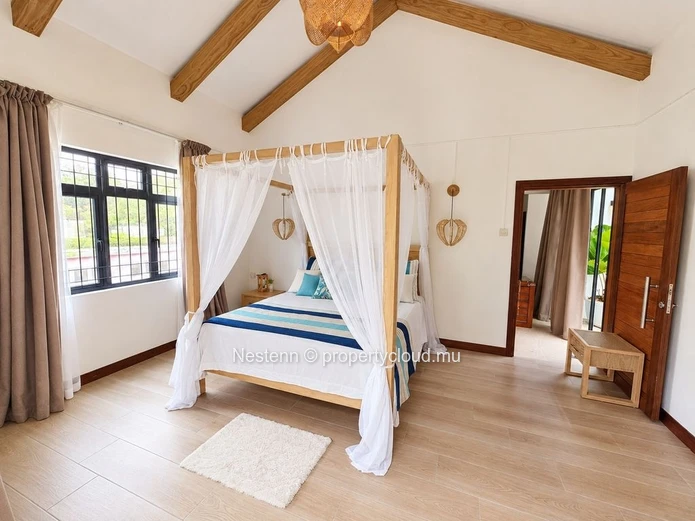 Élégante villa de 3 chambres avec piscine à débordement 