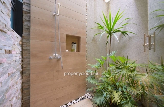 A vendre magnifique villa de 4 chambres en suite accessible aux etrangers à Pereybere.