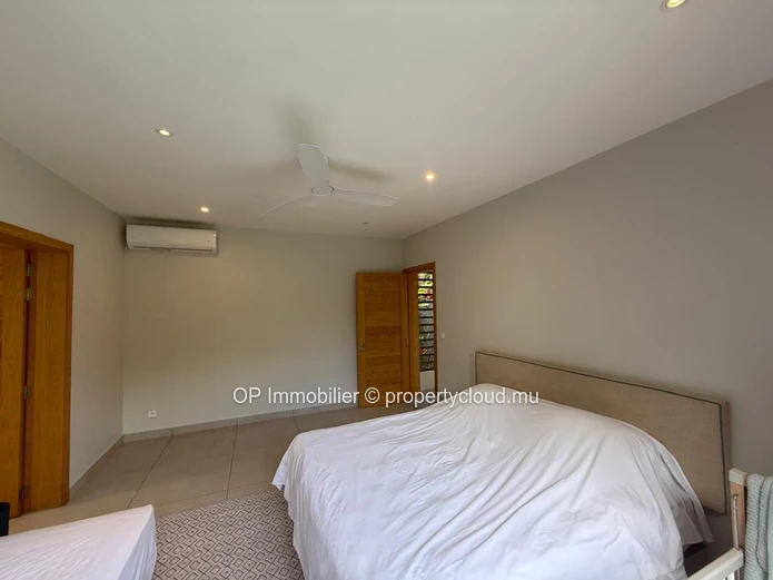 Maison meublée 4 chambres avec piscine à louer à Petit Raffray