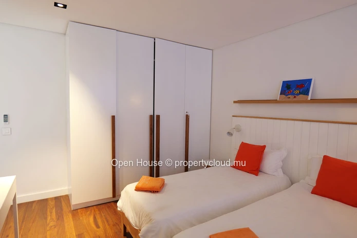 Villa pieds dans l'eau de 280 m² à vendre à Rivière Noire