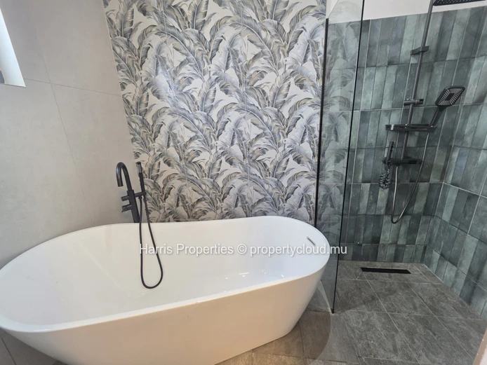 Luxurious Modern Individual Duplex for Rent in Pereybere – Elegant Design & Premium Comfort