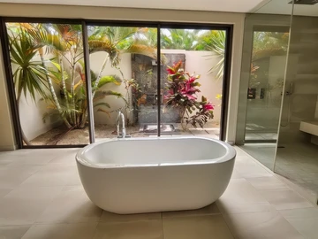 5 Bedroom Villa