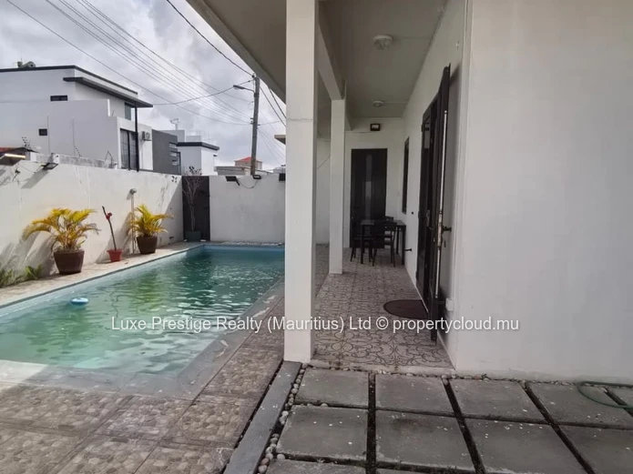 Villa de 1 Chambre à Louer à Trou aux Biches | Piscine Privée, Propriété Clôturée et Espace Extérieur