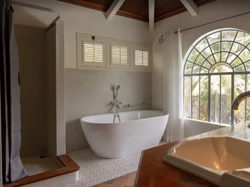 5 Bedroom Villa