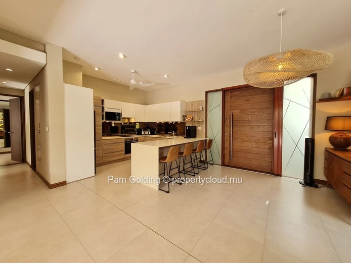 Appartement de 2 chambres en rez-de-jardin à vendre à Pointe aux Canonniers, Île Maurice | Jardin, piscine et plage à... (Mandat exclusif)