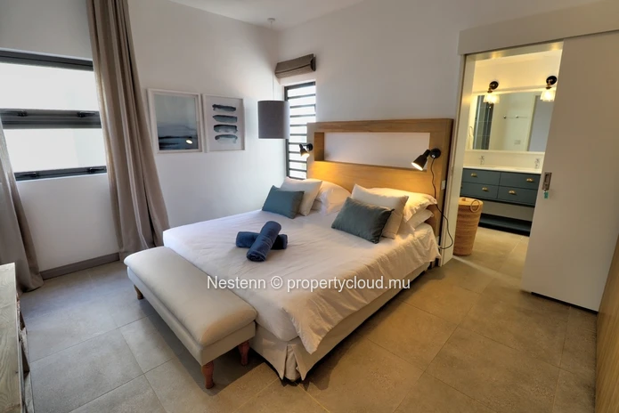 3-bed apartment with sea view in a secured residence with shared pool 