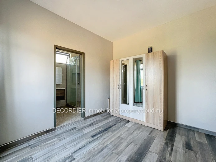 140 m² house with swimming pool